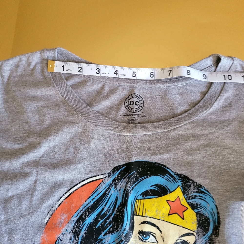 Women's XL(15/17) Gray Superwoman T-shirt - Picture 3 of 10